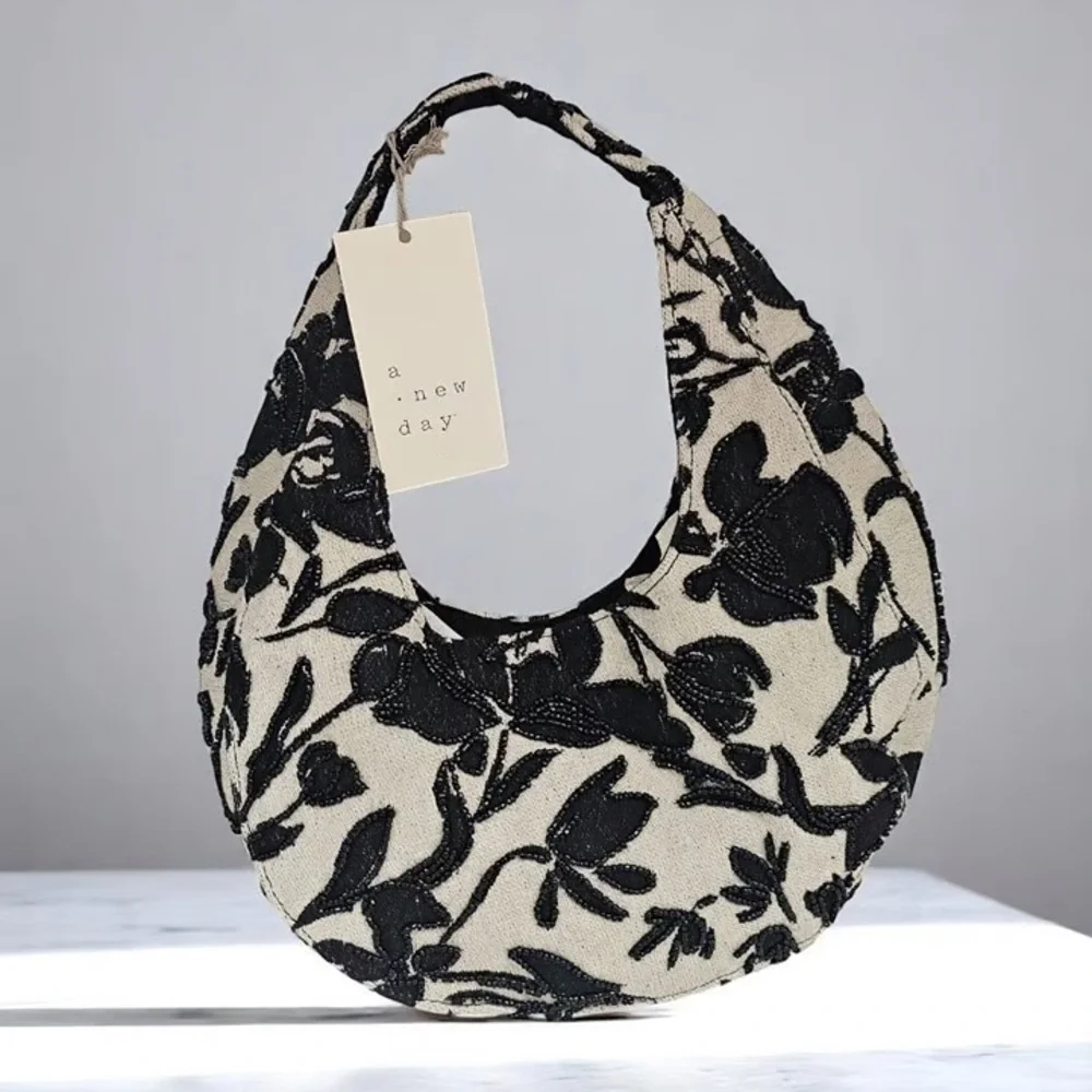 Mini Beaded Crescent Handbag from A New Day NWT off-white & black - Picture 4 of 5